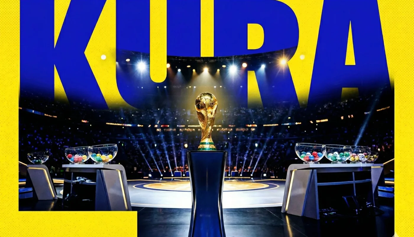 FIFA Dünya Kupası kura çekimi sahnesinde kupa ve çekiliş kapları